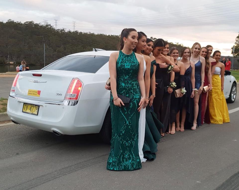 School formal transport with a Chrysler stretch Limousine. Get that wow factor by arriving at your year10 or 12 formal in style in a Chrysler Stretch Limousine